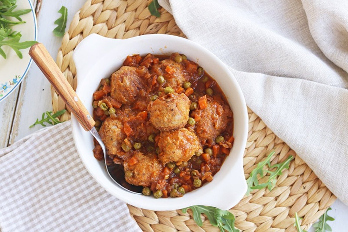 albóndigas de lentejas con salsa jardinera