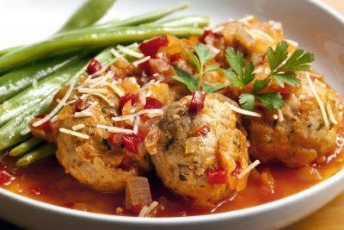 ALBONDIGAS DE POLLO CON TOMATE