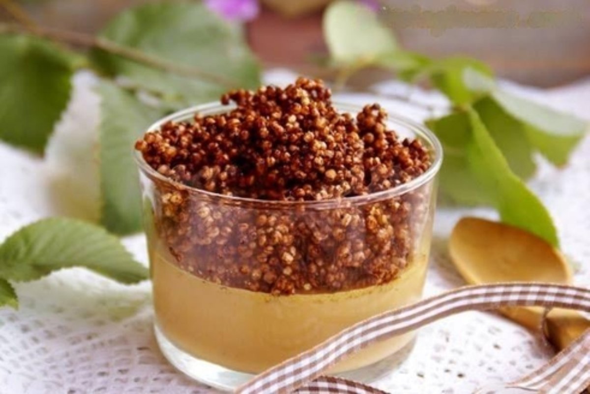 Natillas con crumble de quinoa a la algarroba2 vasos de leche de arroz (o avena, kamut, mijo, avellanas, almendras…)CUIDADO!! LA HARINA DE KAMUT NO ES APTA CELIACOS!