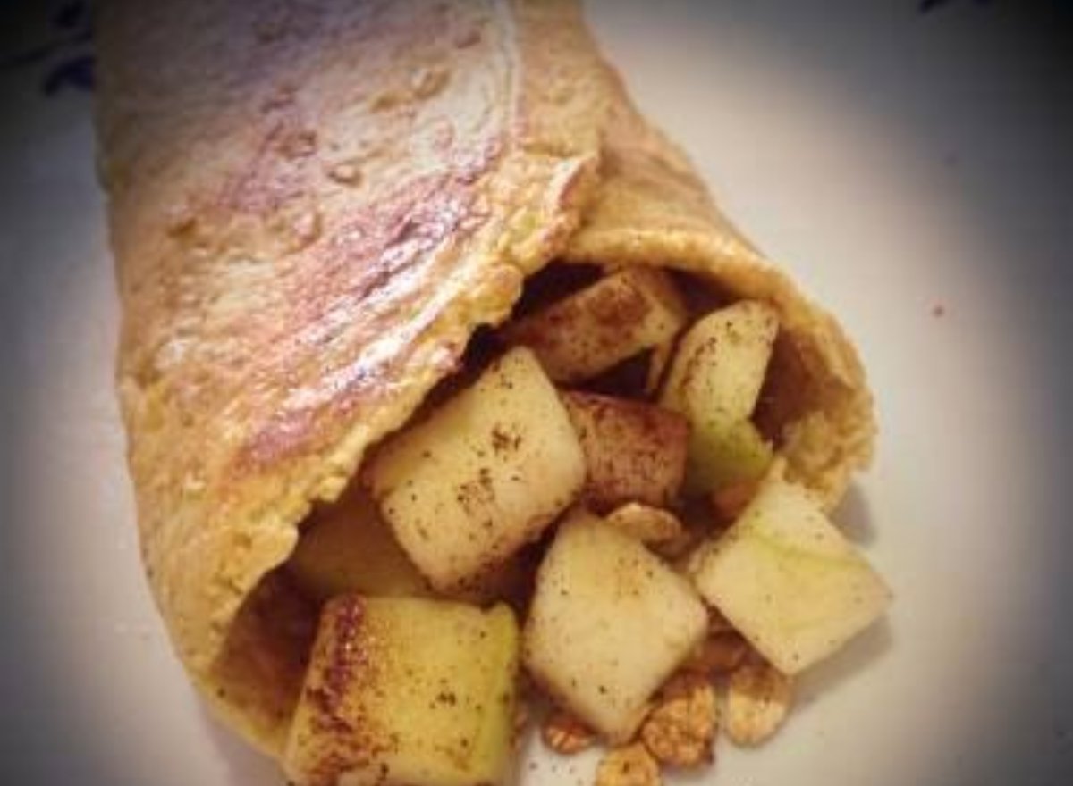 Roll de avena y plátano relleno con manzana.