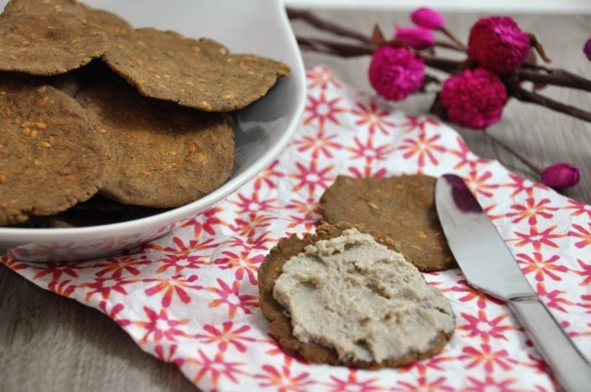 Crackers de trigo sarraceno, semillas de lino y orégano