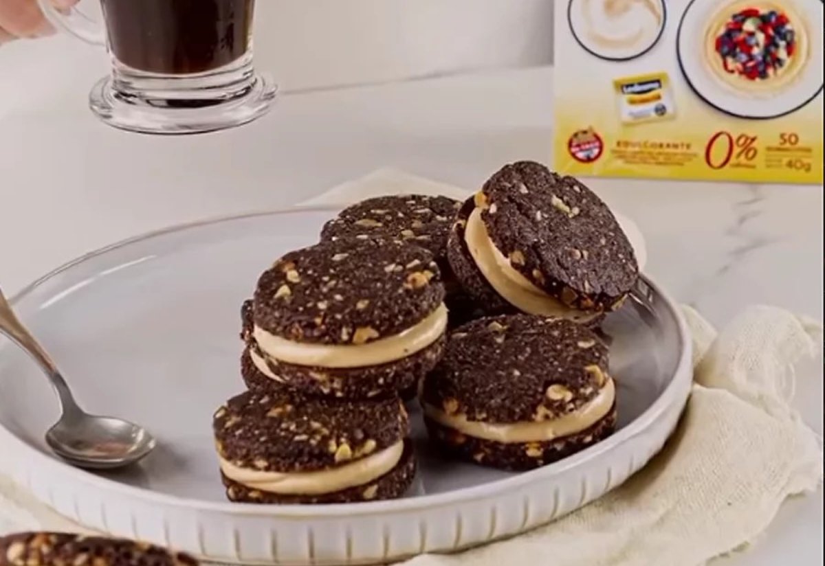 ALFAJORES DE CHOCOLATE Y MANÍ.