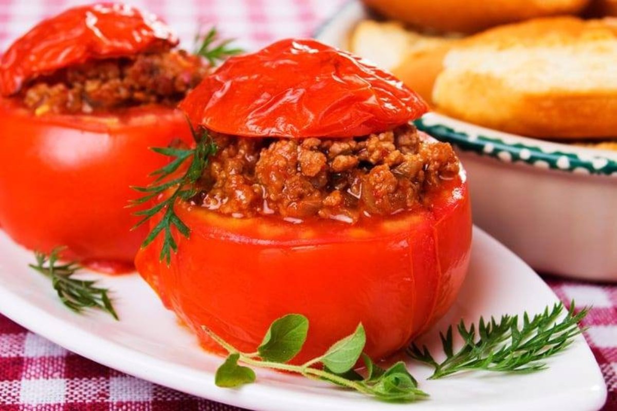 Tomates rellenos de carne picada