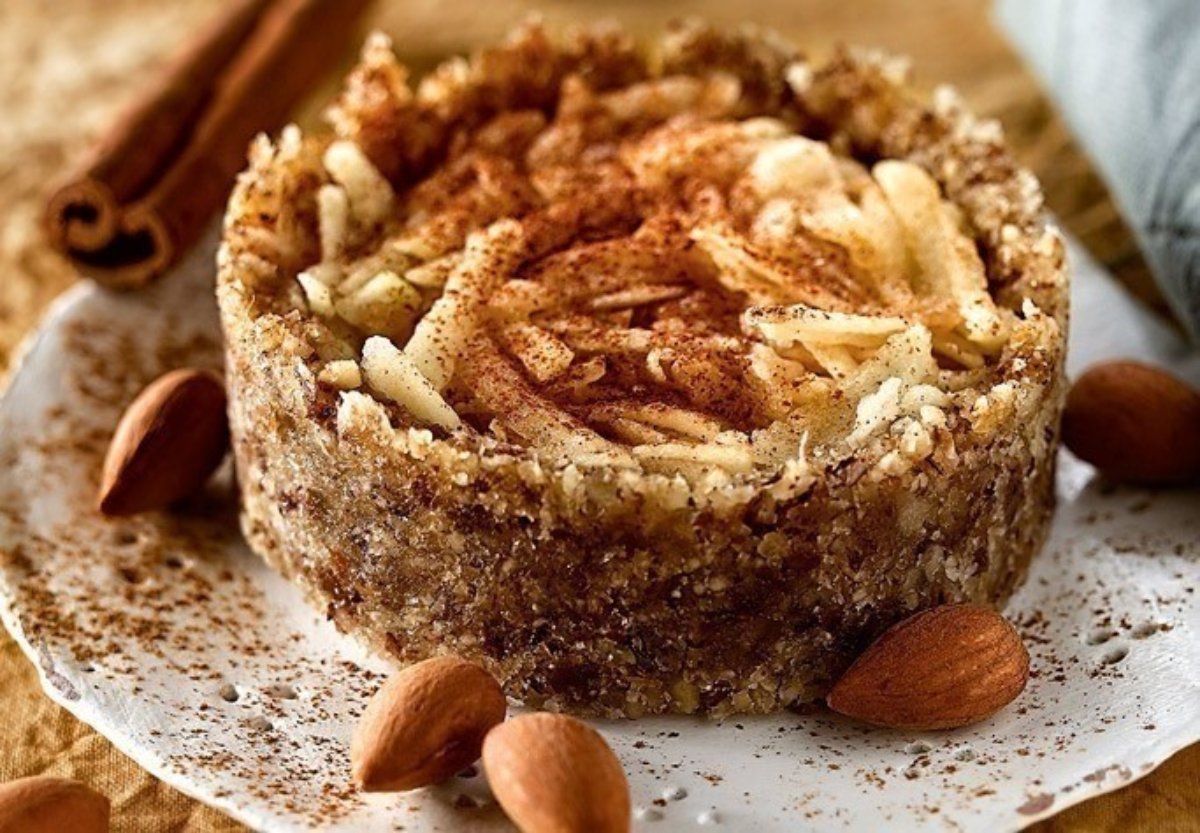 Pastel de manzanas y almendras sin harina ni cocción (receta navideña)