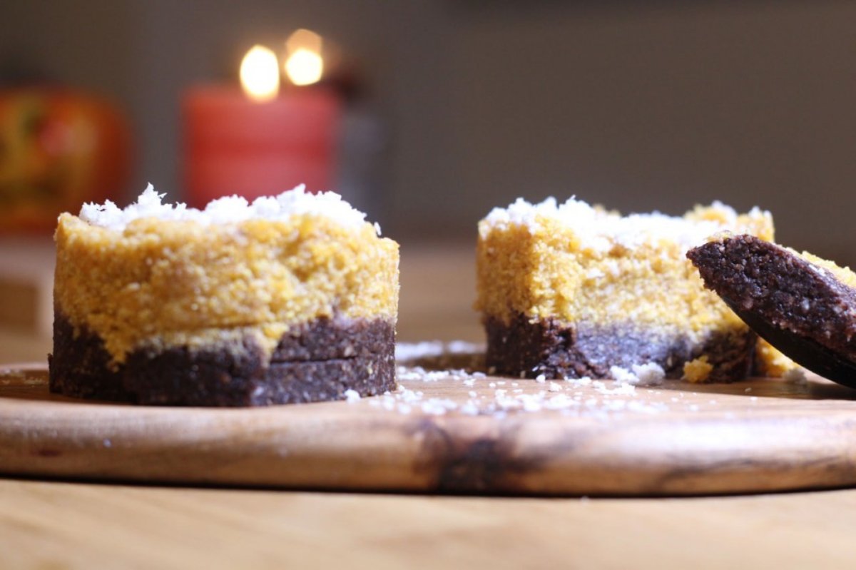 TARTA CRUDIVEGANA DE CALABAZA Y COCO.