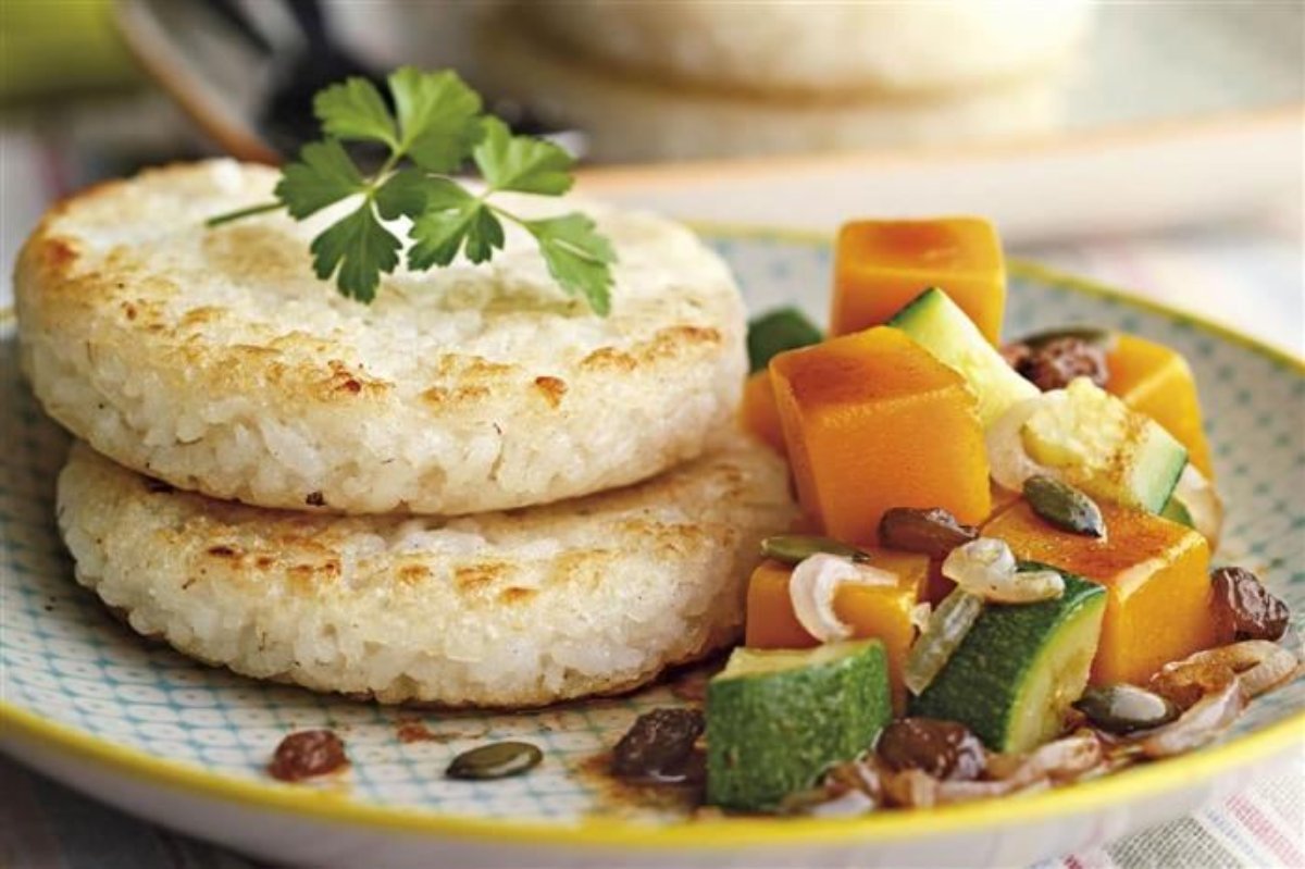 TORTITAS DE ARROZ CON CALABAZA Y CALABACÍN.