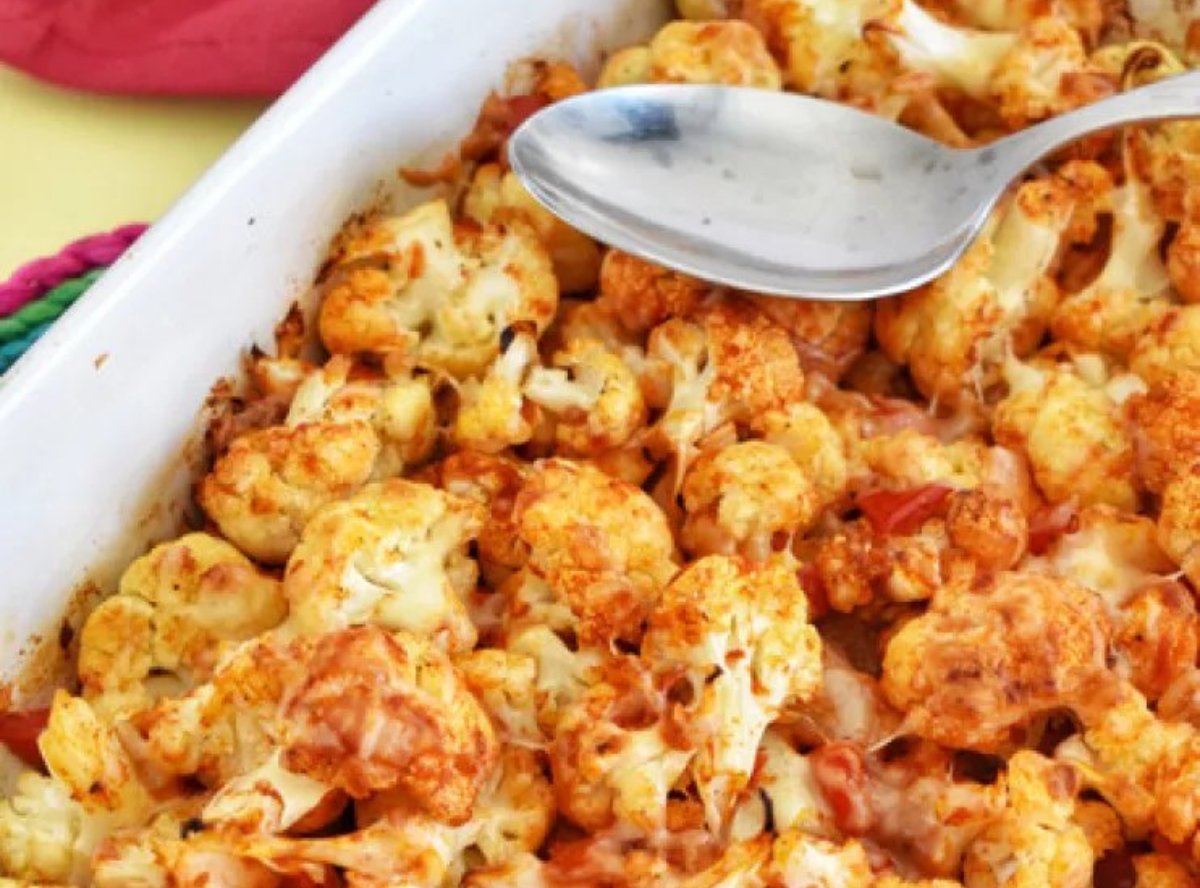 Coliflor al horno con salsa de tomate