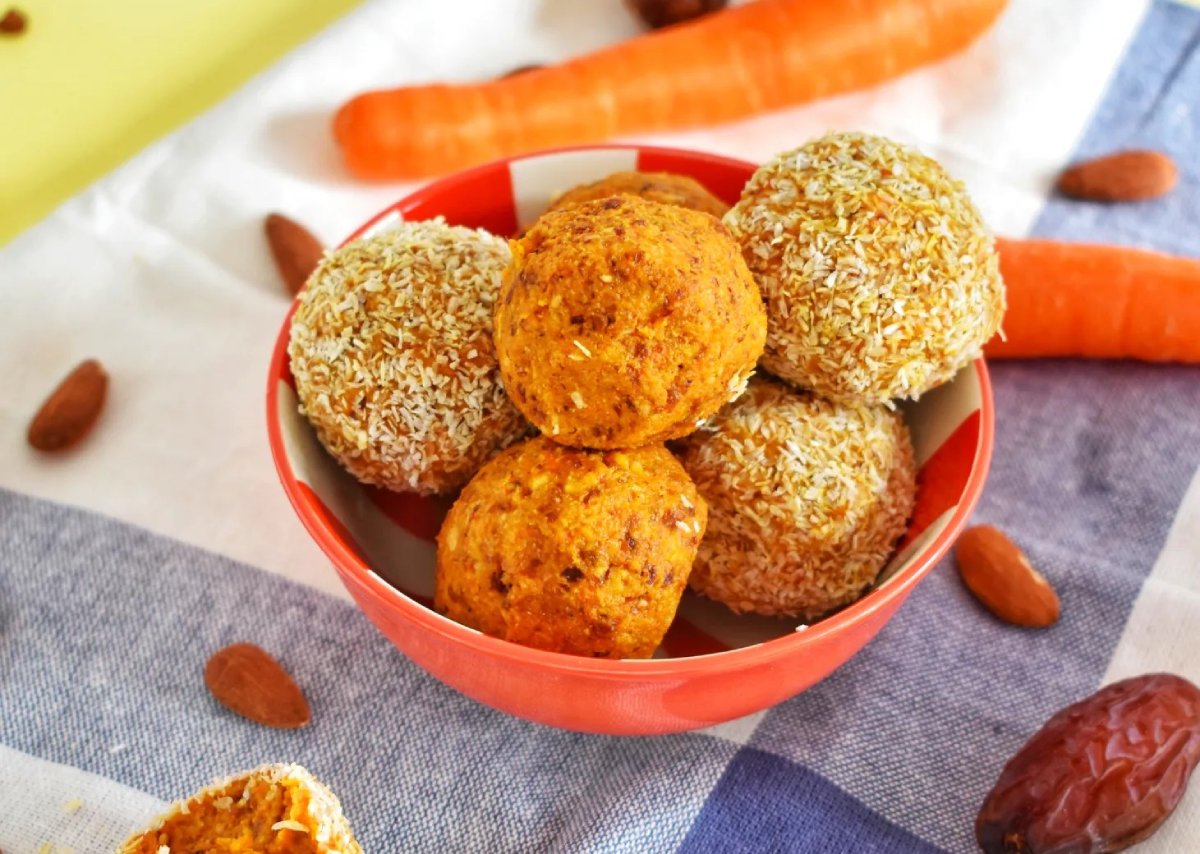 BOLITAS ENERGÉTICAS DE TARTA DE ZANAHORIA.