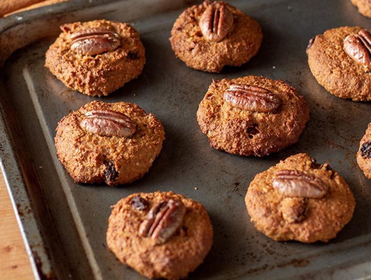 GALLETAS DE NUEZ Y AVENA VEGANAS.