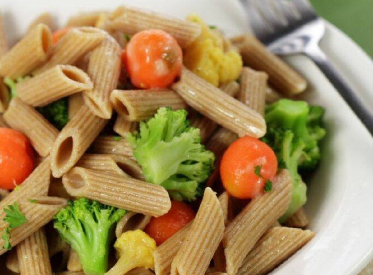 Pasta integral con brócoli y ajo