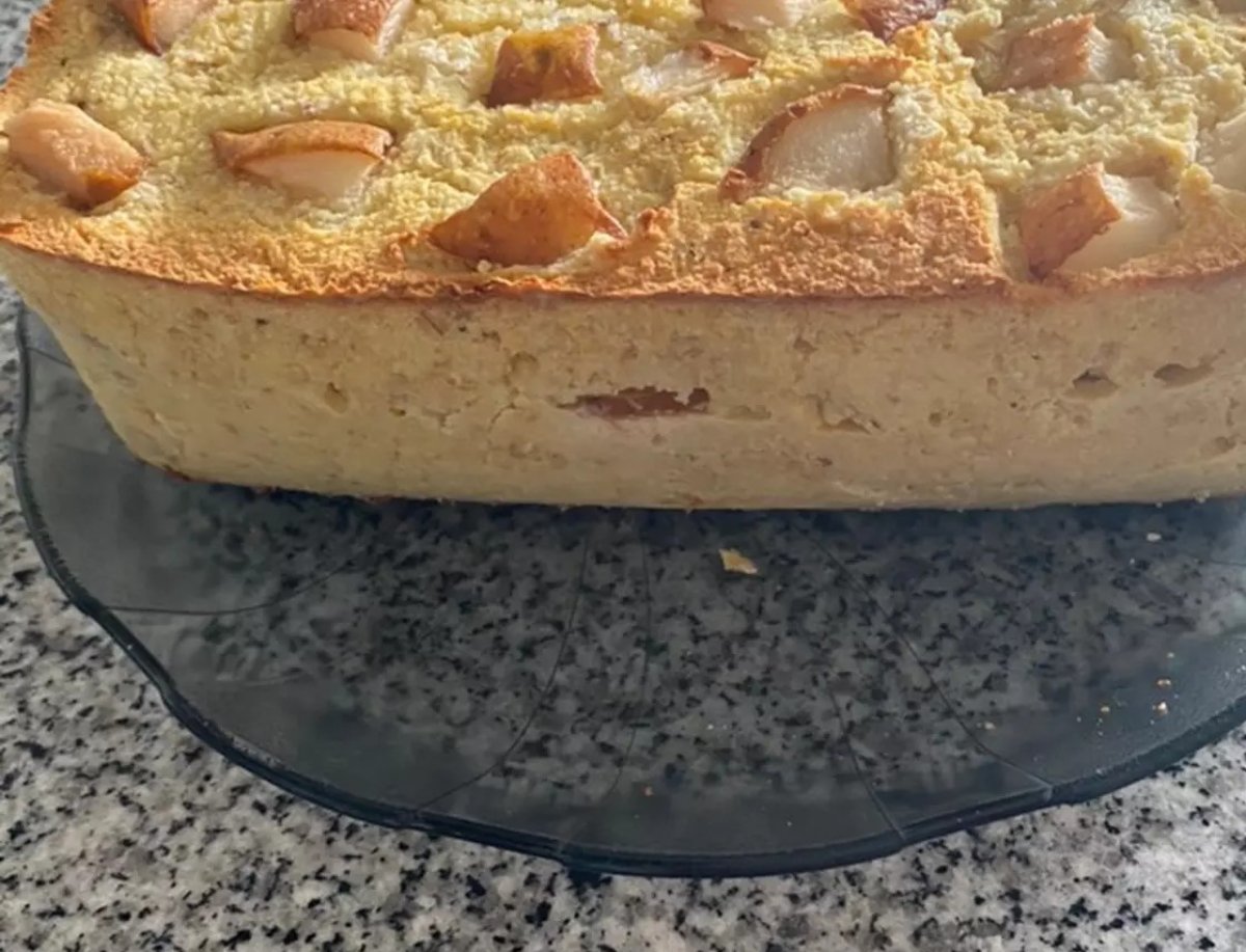 Budín de pera con avena y harina de coco