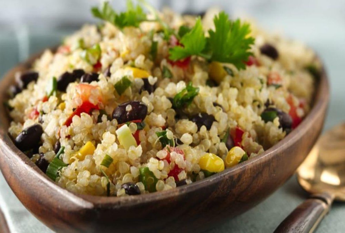 Salteado de alubias y quinoa con coliflor