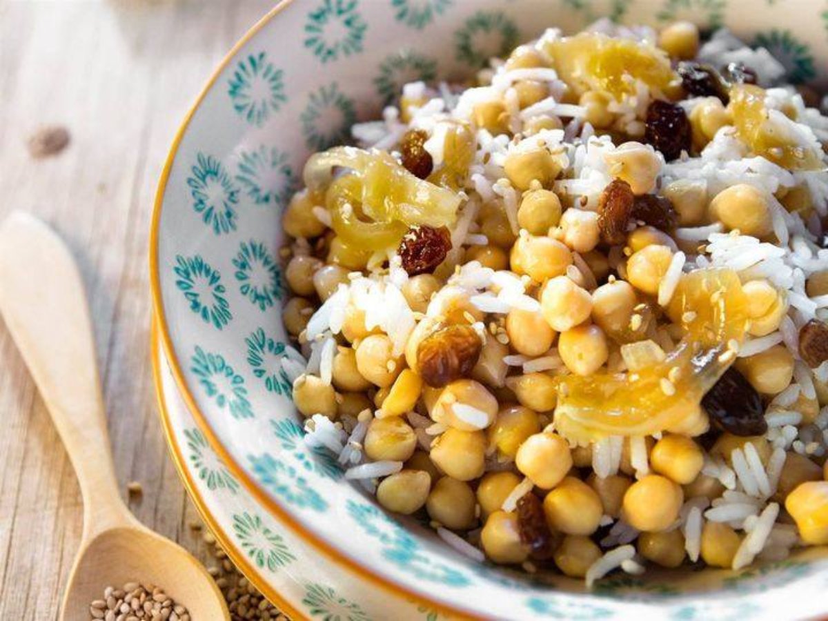 GARBANZOS SALTEADOS CON ARROZ Y PASAS