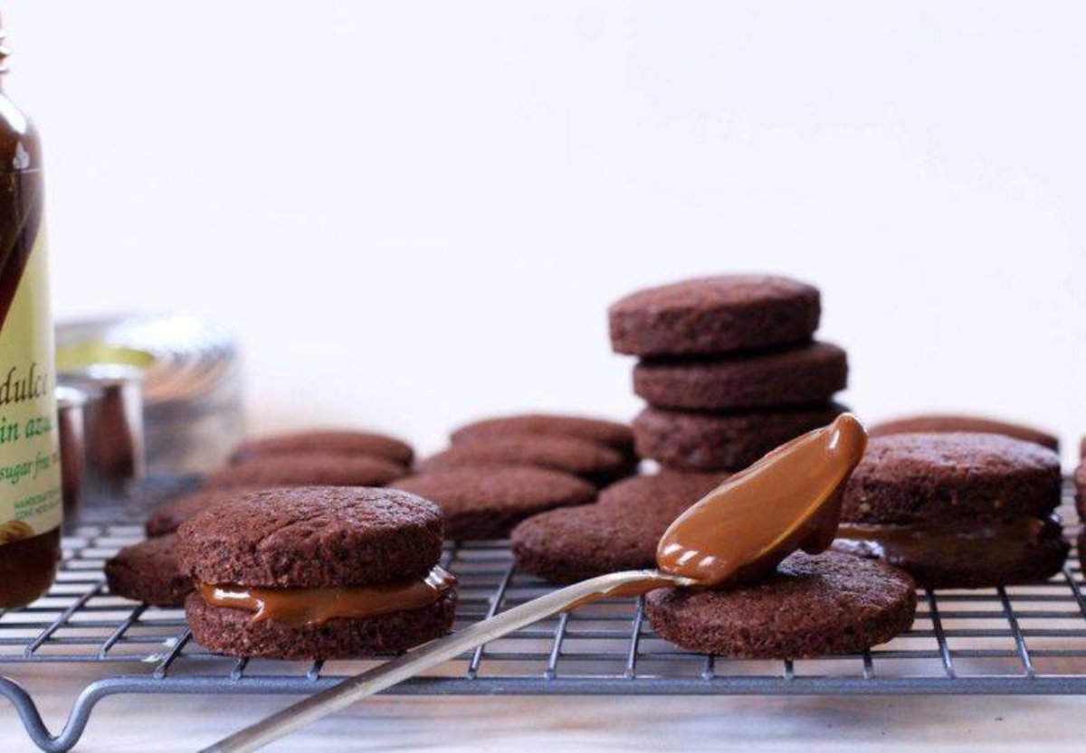 ALFAJORES INTEGRALES DE CHOCOLATE CON DULCE DE LECHE SIN AZUCAR