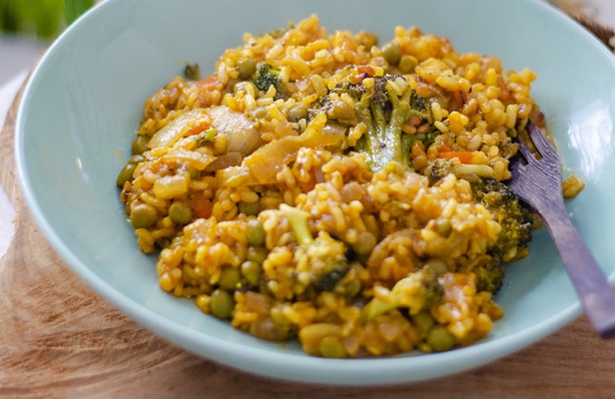 ARROZ EN AMARILLO CON VERDURAS (ESTO NO ES UNA PAELLA)