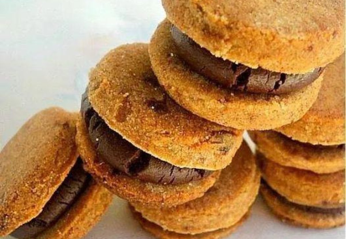 GALLETAS DE MANÍ RELLENAS CON CHOCOLATE (SIN AZÚCAR, SIN GLUTEN)