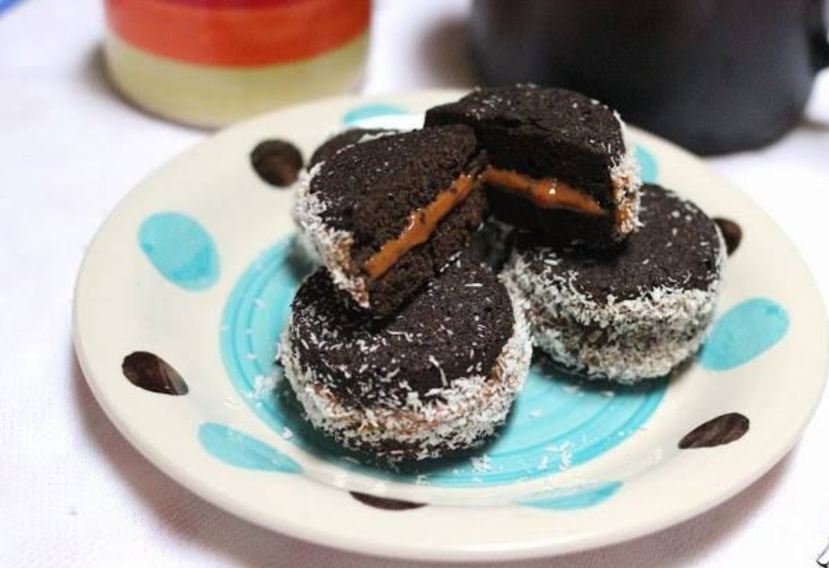 ALFAJORES DE ALGARROBA Y DULCE DE LECHE