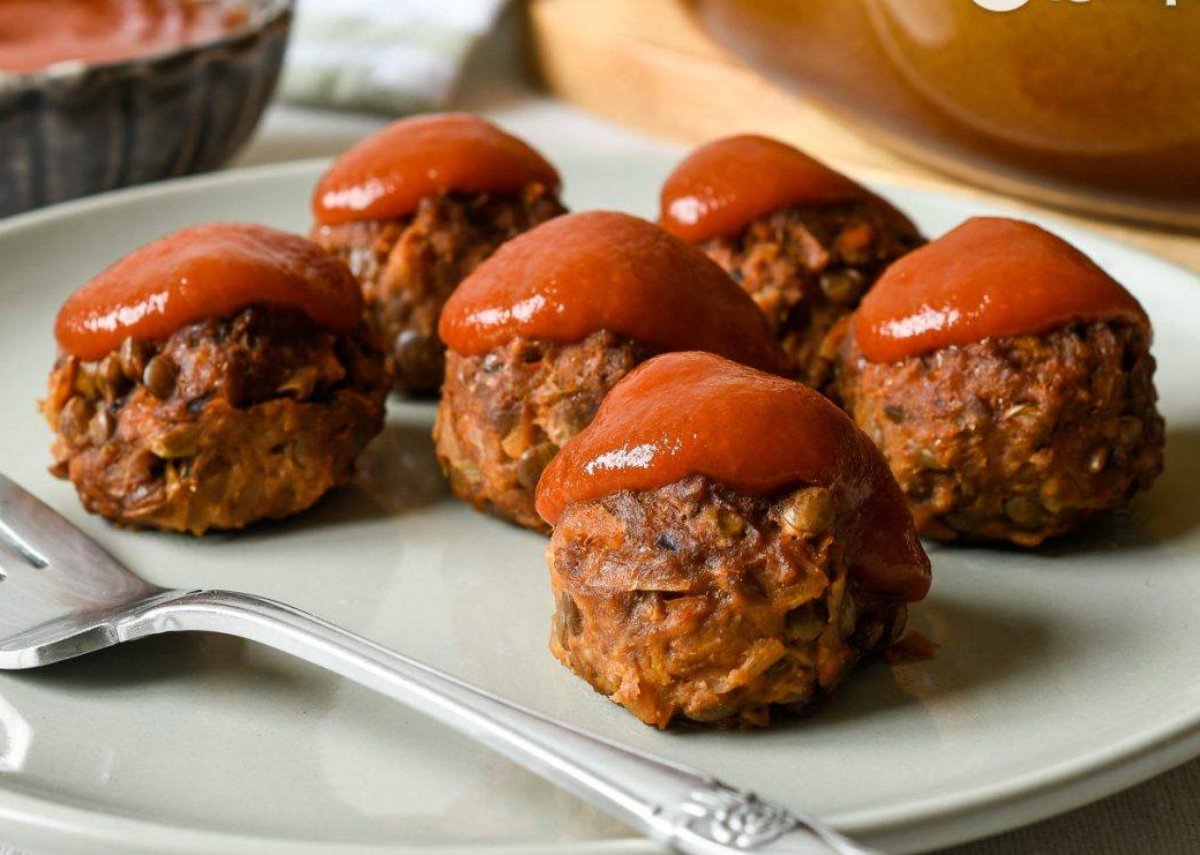 Albóndigas de lentejas y verduras al horno.