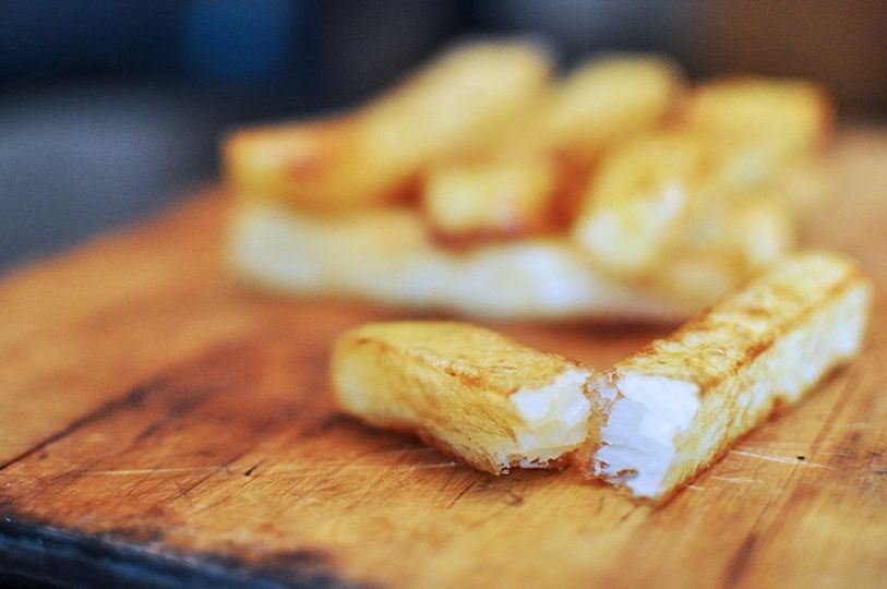 Patatas fritas crujientes sin aceite en el horno