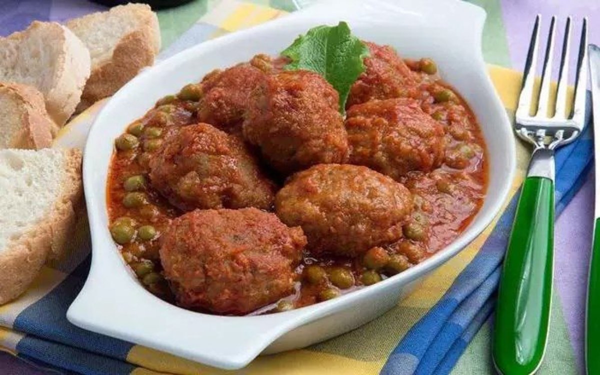 Albóndigas con guisantes