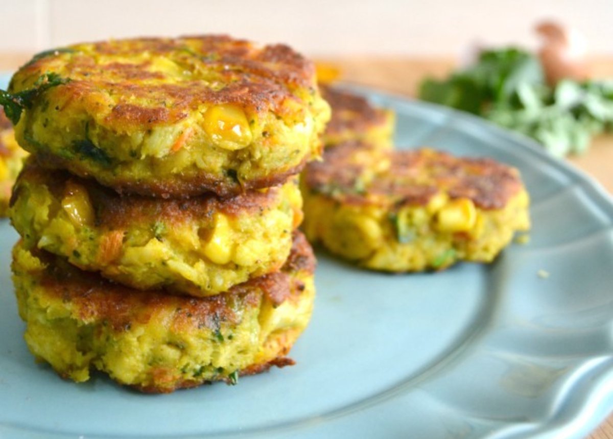 Pasteles aromáticos de pescado y verduras