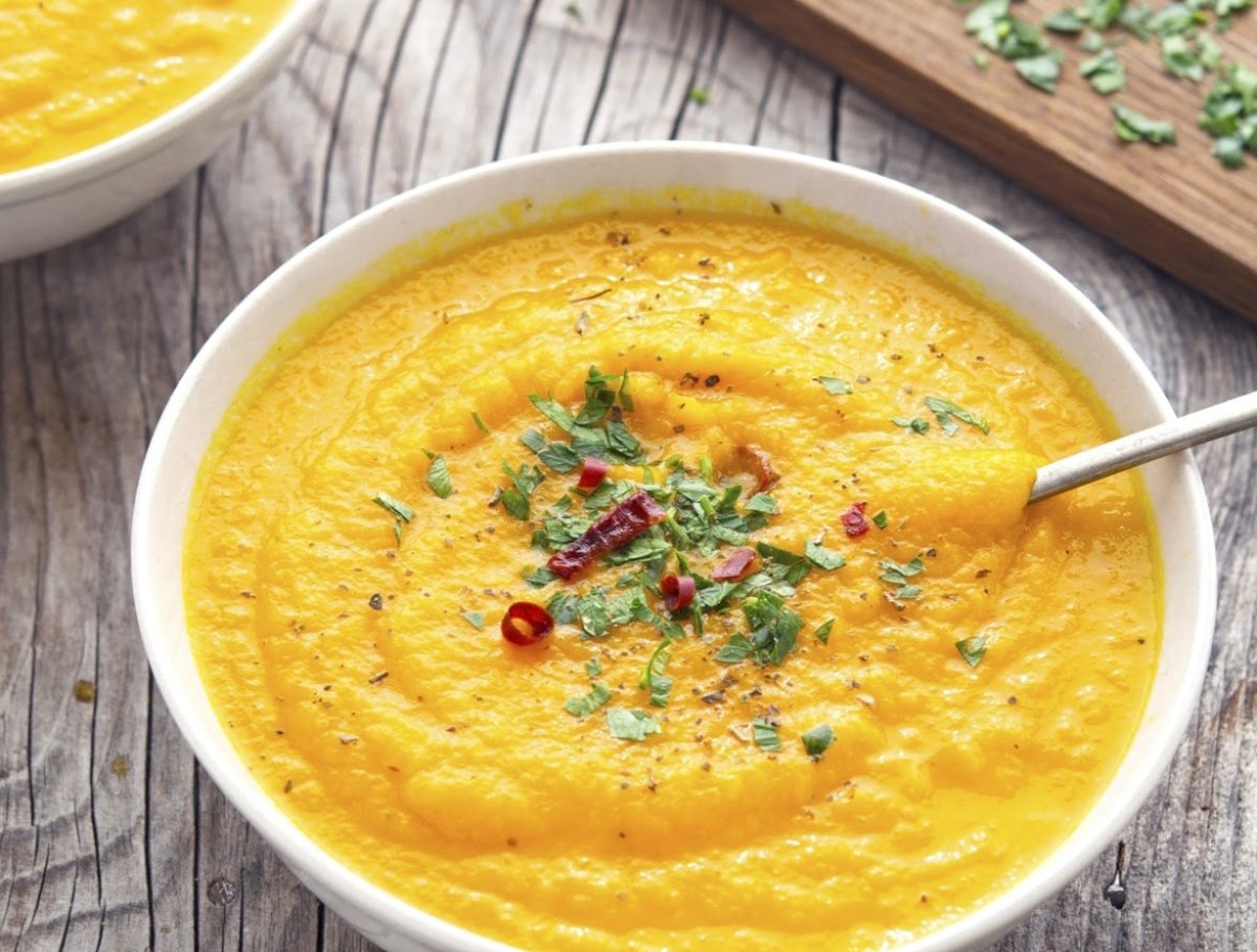 SOPA CREMOSA DE ZANAHORIA VEGANA DE 20 MINUTOS