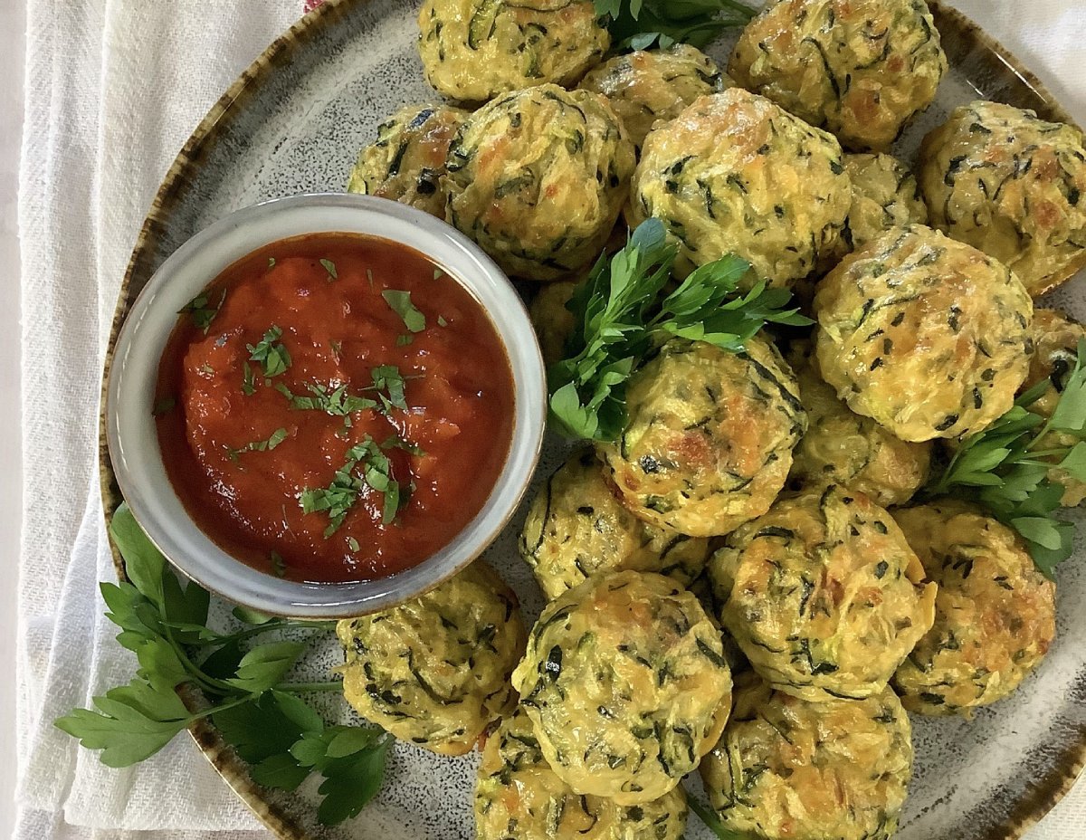 Albóndigas de calabacín (vegetariano, sin gluten, rico en proteínas y fibra)