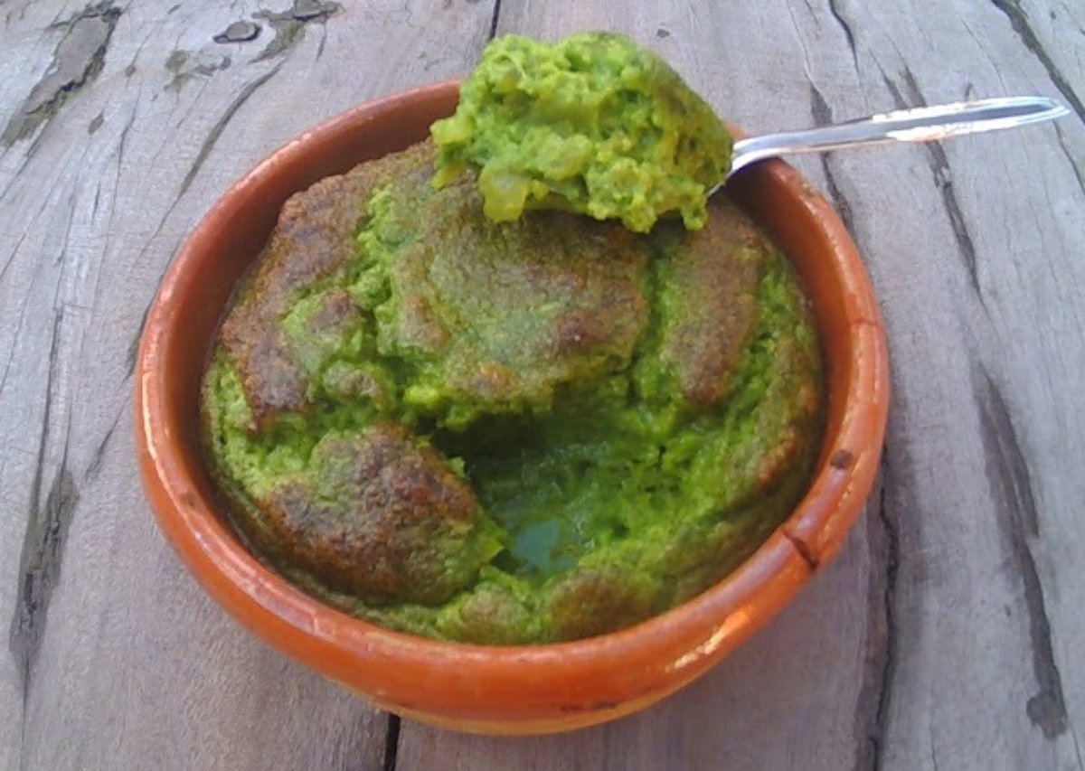Soufflé de acelga/espinaca con tropezoncitos de cebolla
