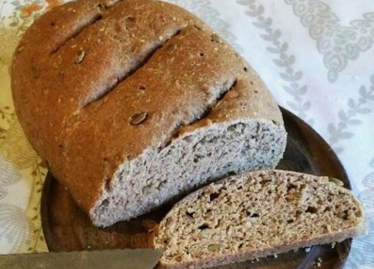 Pan integral al ciento por ciento con semillas de girasol, sésamo, calabaza y amapola