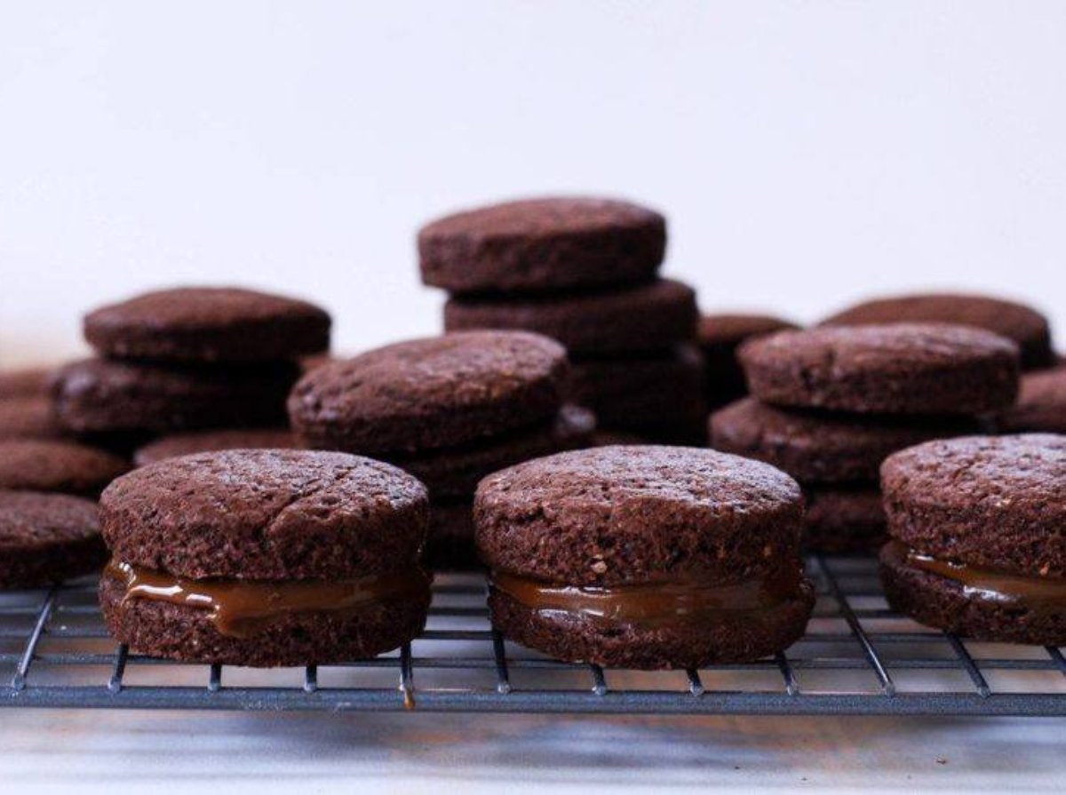 ALFAJORES INTEGRALES DE CHOCOLATE CON DULCE DE LECHE