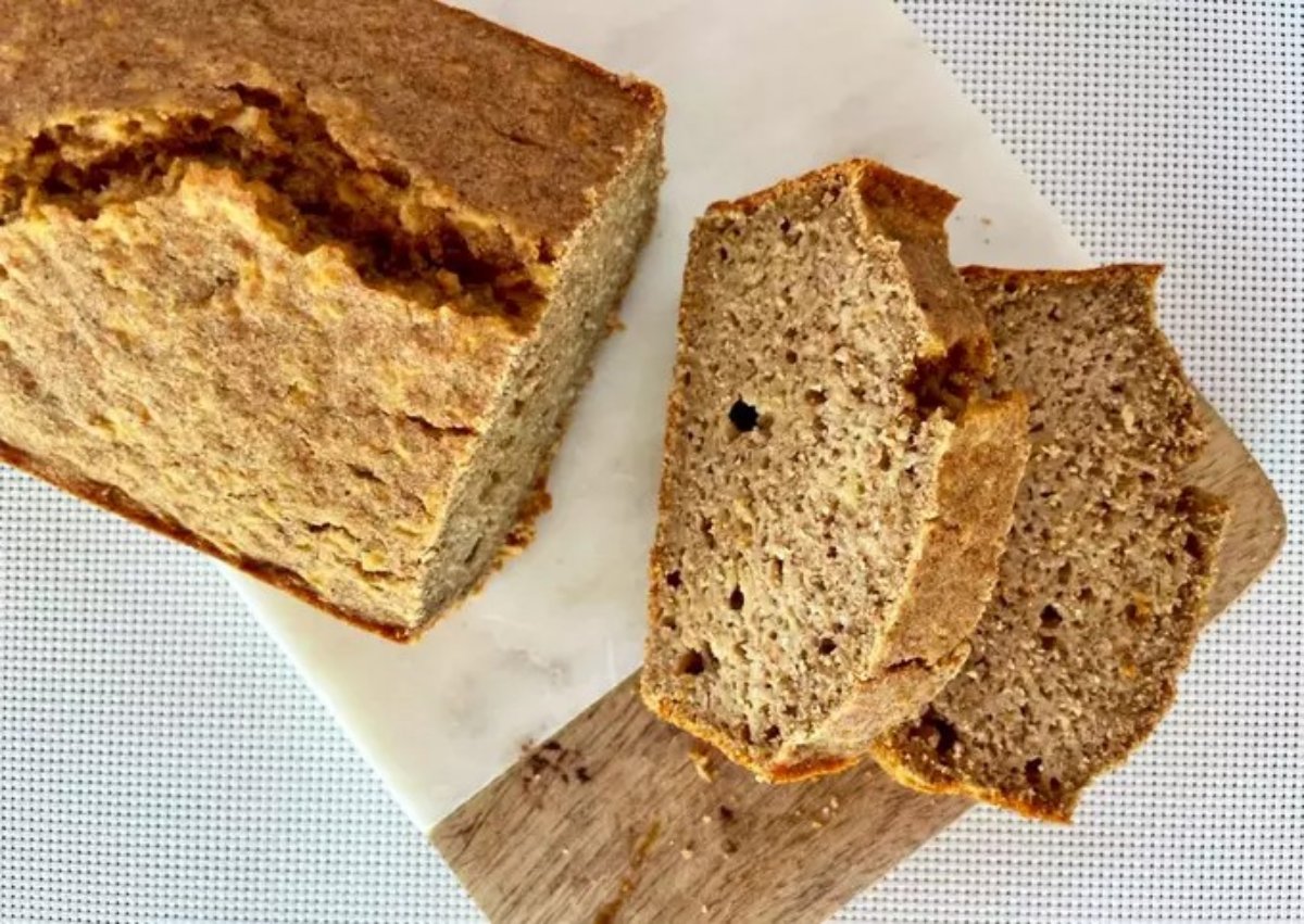 Budín de banana y coco sin gluten, sin azúcar y sin grasas