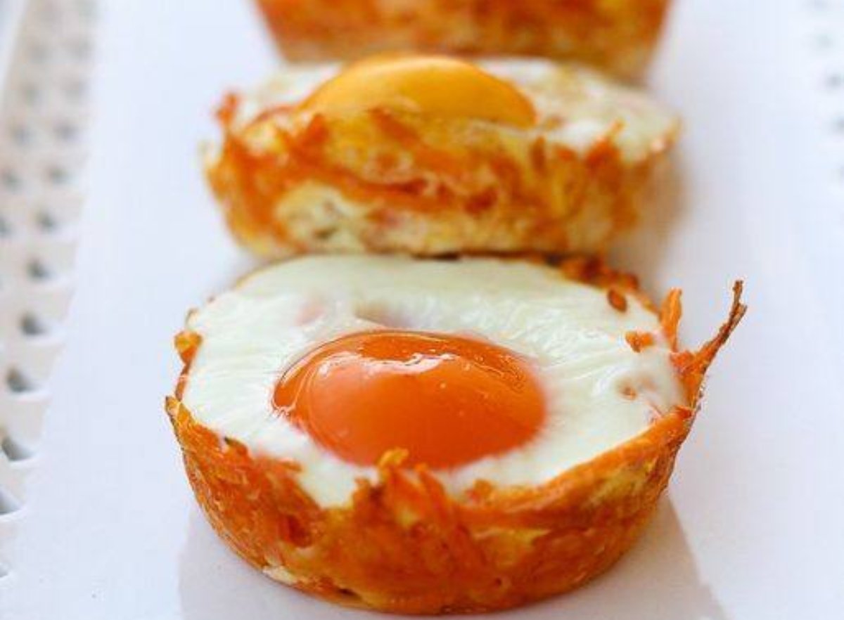 Nidos de batata, cheddar y huevo