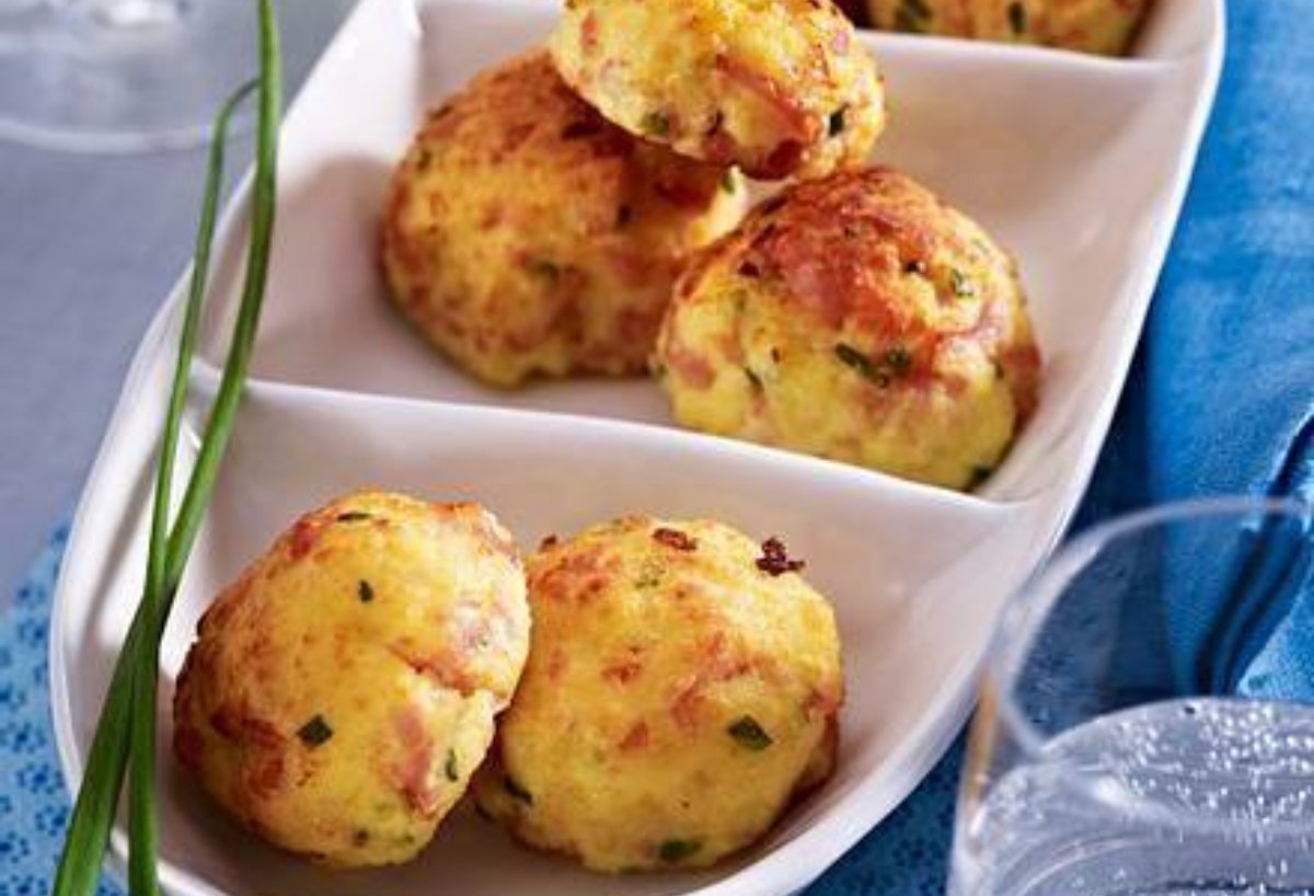Bolas de puré de patata con jamón cocido, queso y mostaza