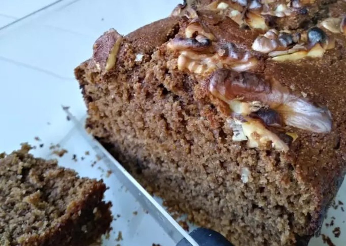 Budín de harina de algarroba y nueces