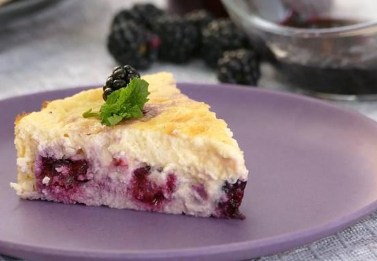 Tarta fit de queso y moras