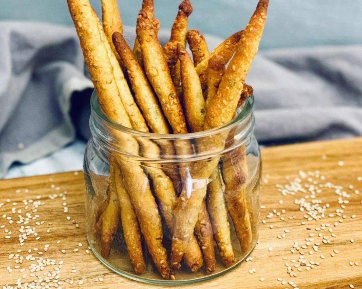 GRISINES DE HARINA DE GARBANZO. PALITOS DE PAN SIN GLUTEN.