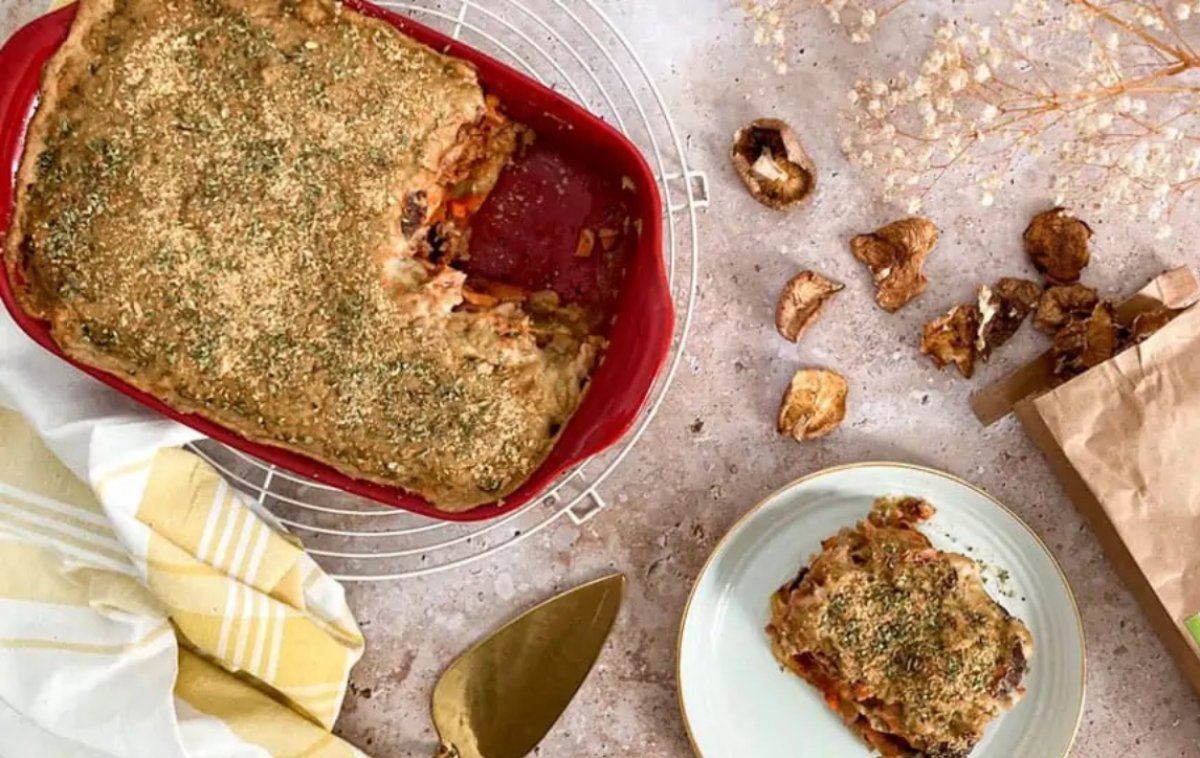 Pastel de verduras al horno con bechamel vegetal