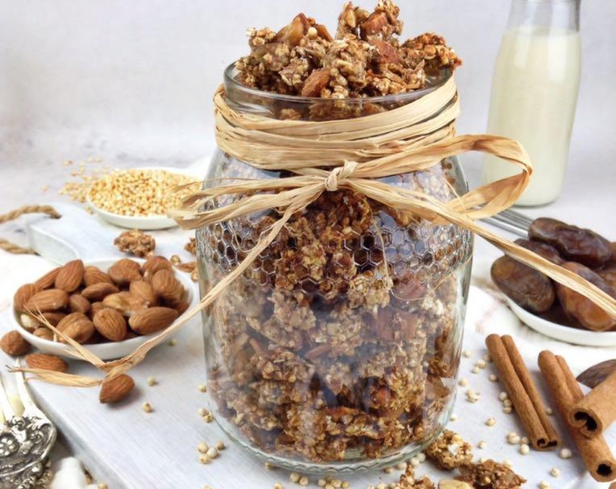 Granola de frutos secos y quinoa (saludable, en forma, vegana, sin azúcares ni grasas añadidas)(Hace 1 bandeja de horno completa – 2 frascos grandes)