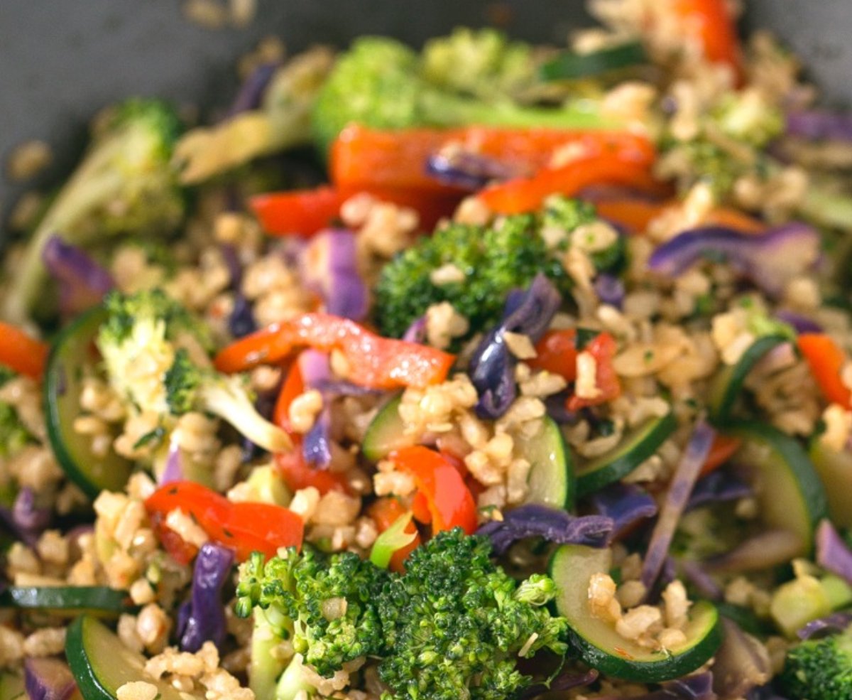 Wok de arroz integral y verduras