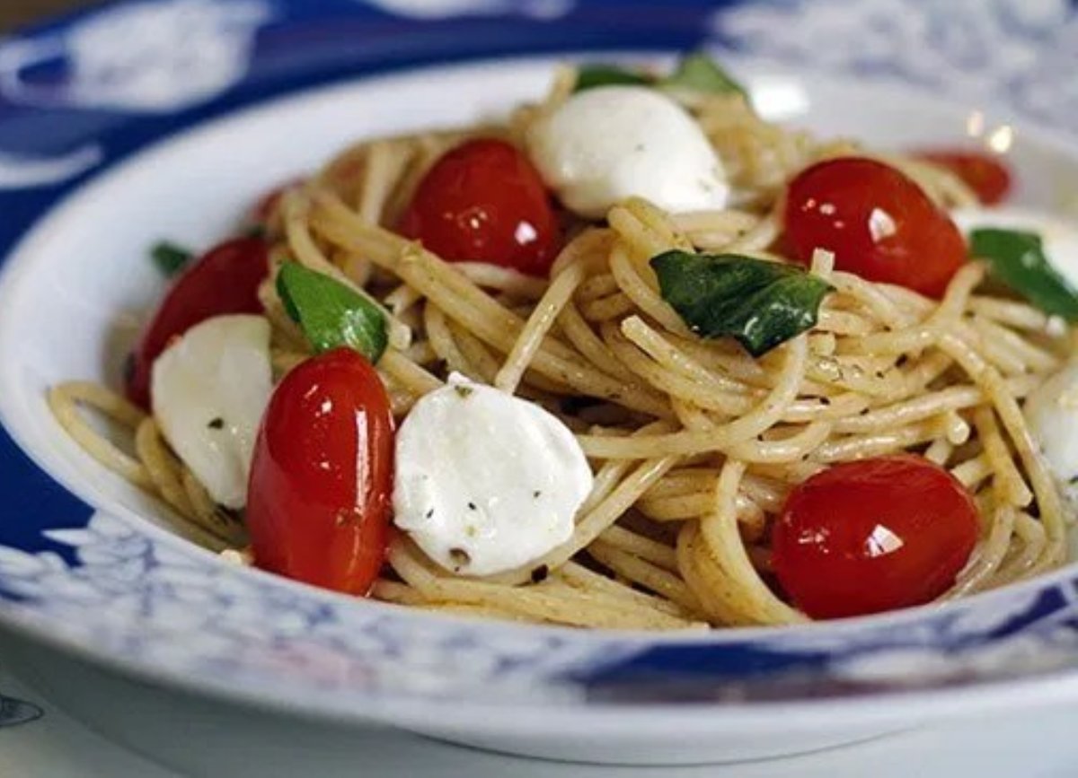 Pasta Caprese integral.