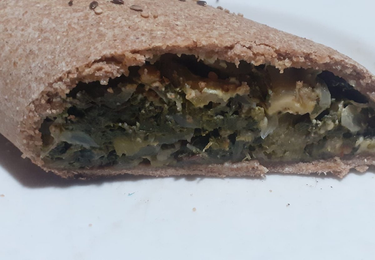 CALZON DE ACELGA,CEBOLLA,QUESO