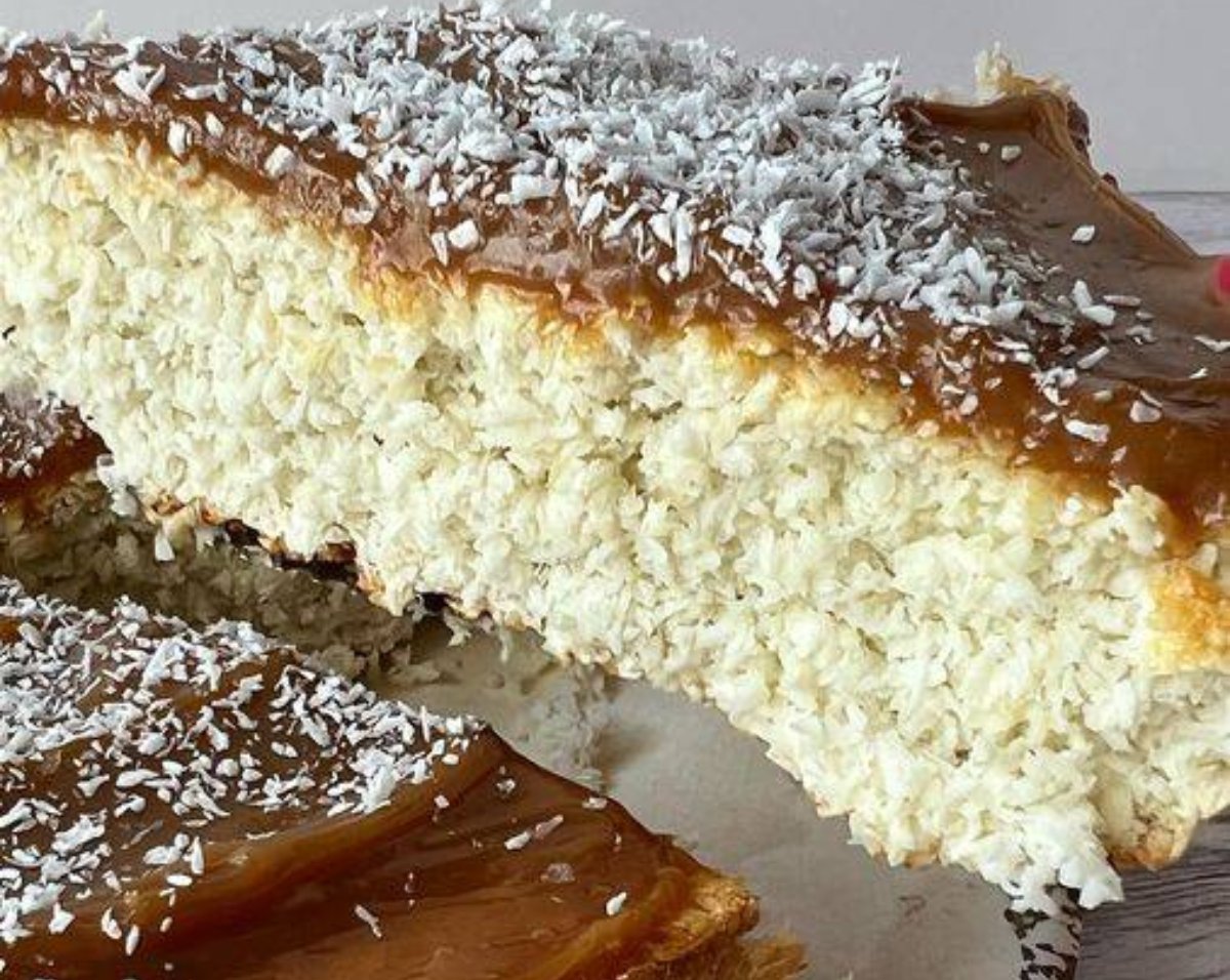 Torta de coco y dulce de leche