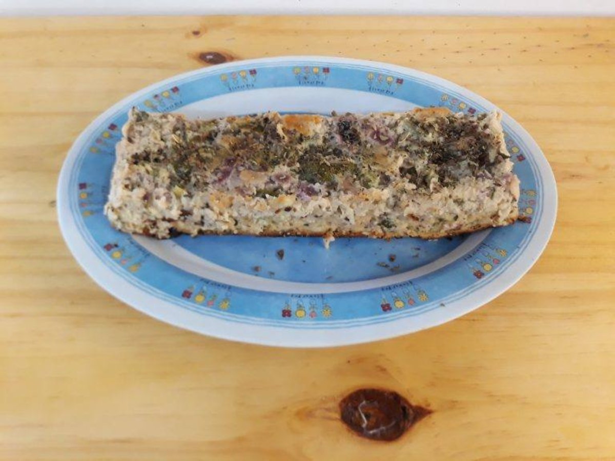 Budín de zucchini, cebolla morada y queso crema