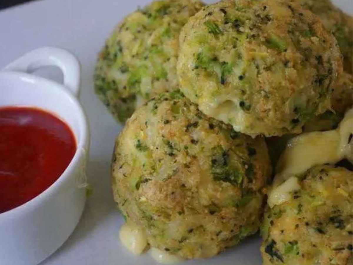 Bola de masa hervida de brócoli baja en carbohidratos