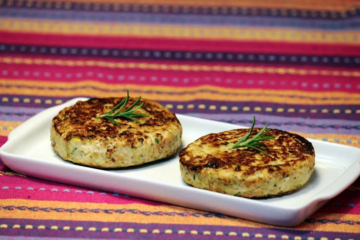 Hamburguesa de pollo con calabacín y avena