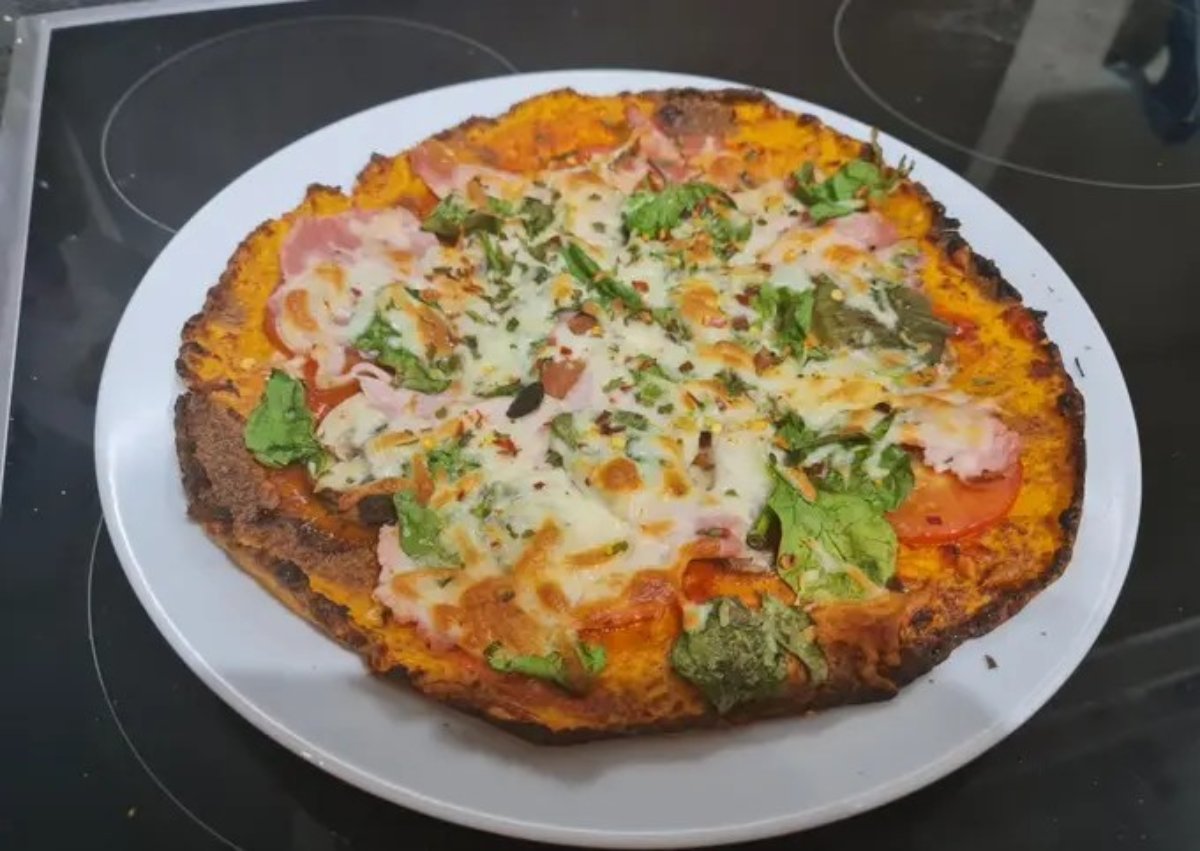 Pizza fit con base de zanahoria