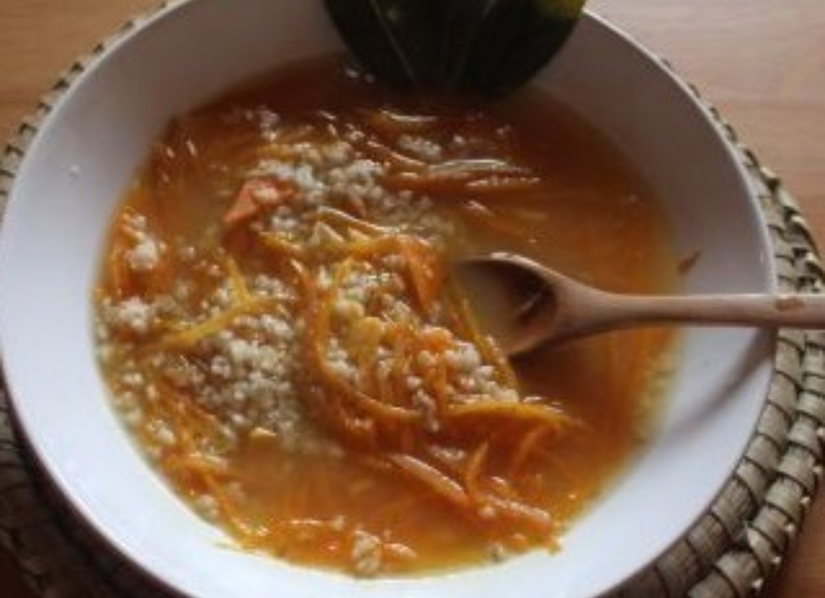 Sopa de zanahoria con avena al aroma de comino