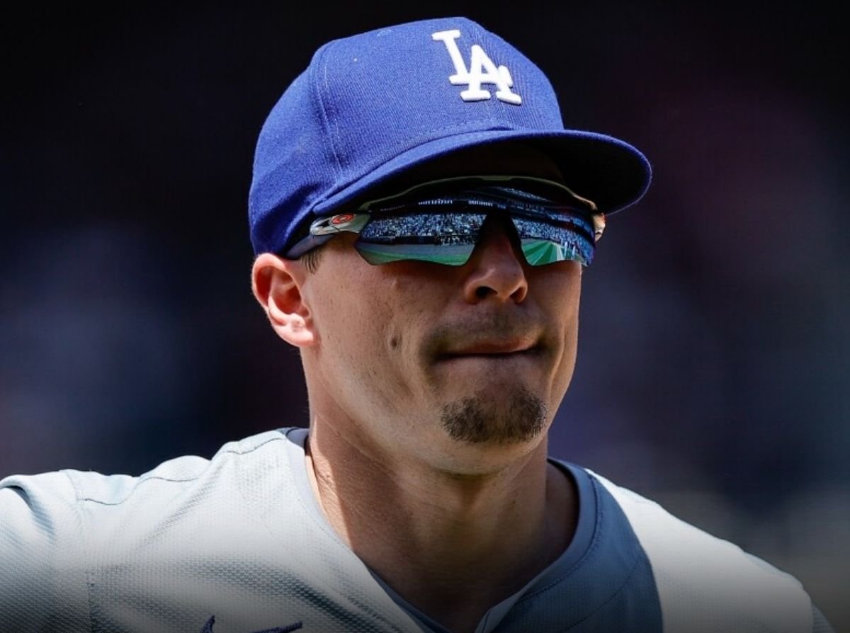 ¿150 millones de dólares? ¡QUÉDATELOS!” Kiké Hernández enfureció a la MLB al rechazar con valentía las enormes ofertas de los Yankees y los Tigres, dejando atónito al mundo del fútbol americano. La joven estrella declaró con firmeza que será leal de por vida: “¡Moriré como una leyenda de los Dodgers!”. La audaz decisión se convirtió inmediatamente en el tema de conversación de la liga, causando un revuelo en redes sociales y reavivando el debate sobre lealtad o dinero en la era actual de la MLB