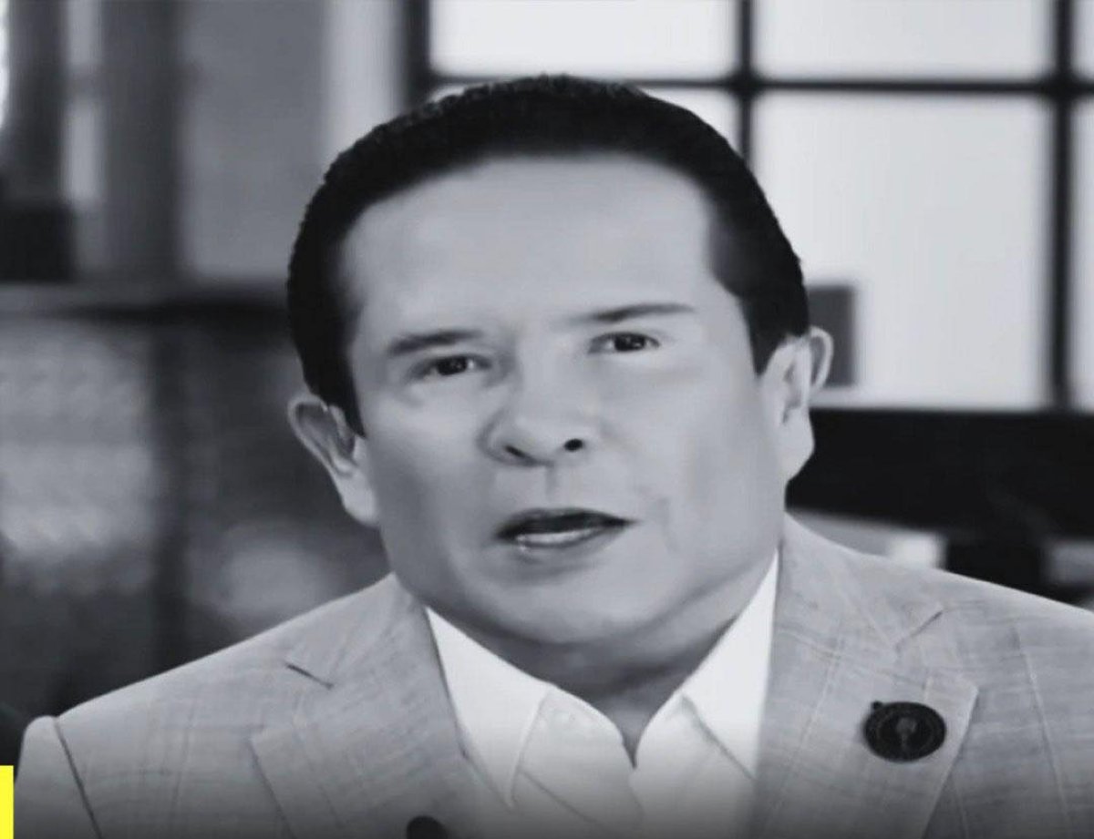 Gustavo Adolfo Infante detiene su programa en vivo para confirmar una muerte