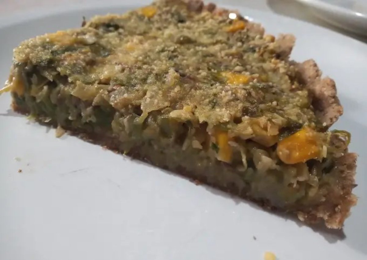 Tarta de zapallitos, berenjena y choclo.